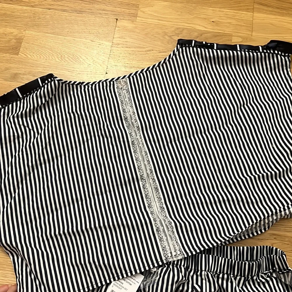 NWT Morgan Lane Gina Nessa Striped Ruffle-Trim Pajama Set - Picture 12 of 12